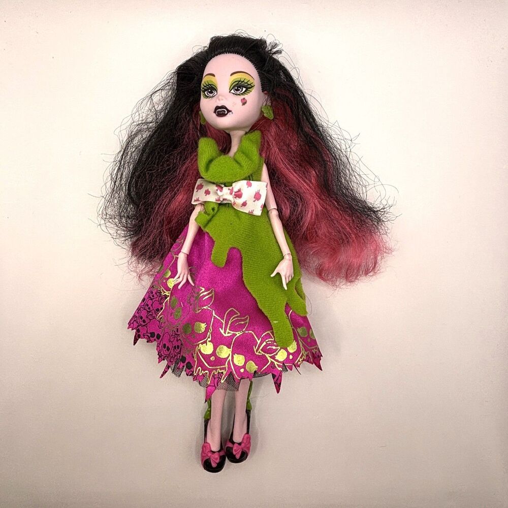 Monster High Doll 2008 First Wave Draculaura Snow Bite Scarily Ever After G1